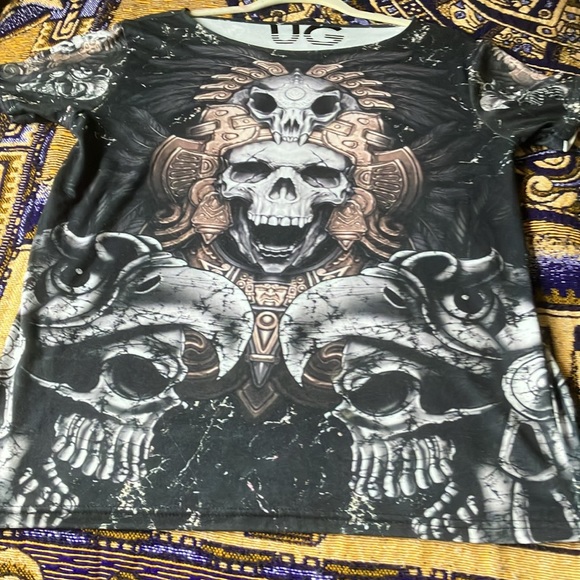 Skull T-Shirt - Picture 2 of 3
